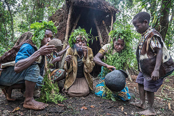 089 The Bushmen - Bwindi Impenetrable Forest - Uganda