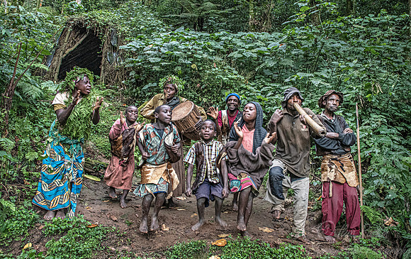 094 The Bushmen - Bwindi Impenetrable Forest - Uganda