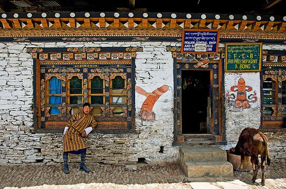 036_Road to Punakha